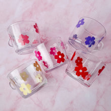 Load image into Gallery viewer, Daisy Flower Glass Coffee Mug