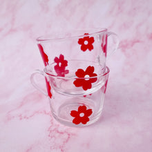 Load image into Gallery viewer, Daisy Flower Glass Coffee Mug
