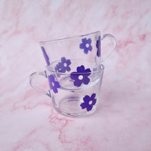 Load image into Gallery viewer, Daisy Flower Glass Coffee Mug
