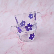 Load image into Gallery viewer, Daisy Flower Glass Coffee Mug