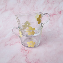 Load image into Gallery viewer, Daisy Flower Glass Coffee Mug