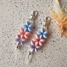 Load image into Gallery viewer, Flower Daisy Beaded Keychain - Pastel Baby